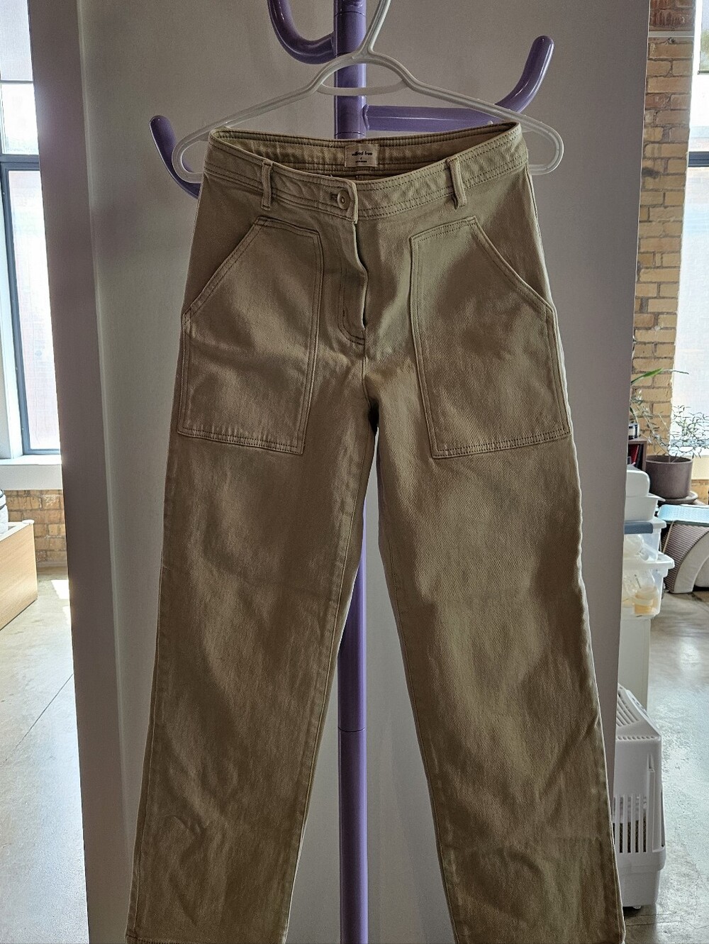 Aritzia - Wilfred Free Cream Colored Khaki Straight-Leg Workwear Pants - Size 4